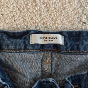 Moussy vintage ankle cropped jeans- ripped and stylish
